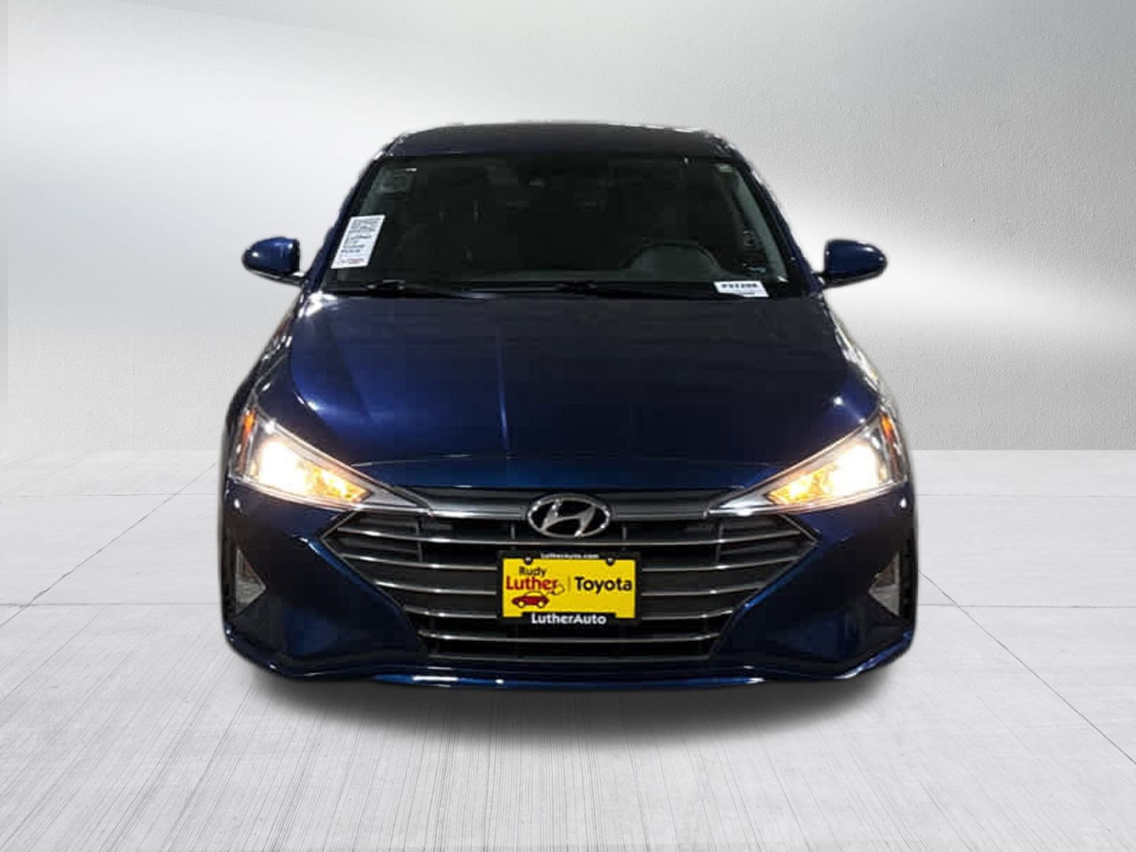 2020 Hyundai Elantra SEL photo 2