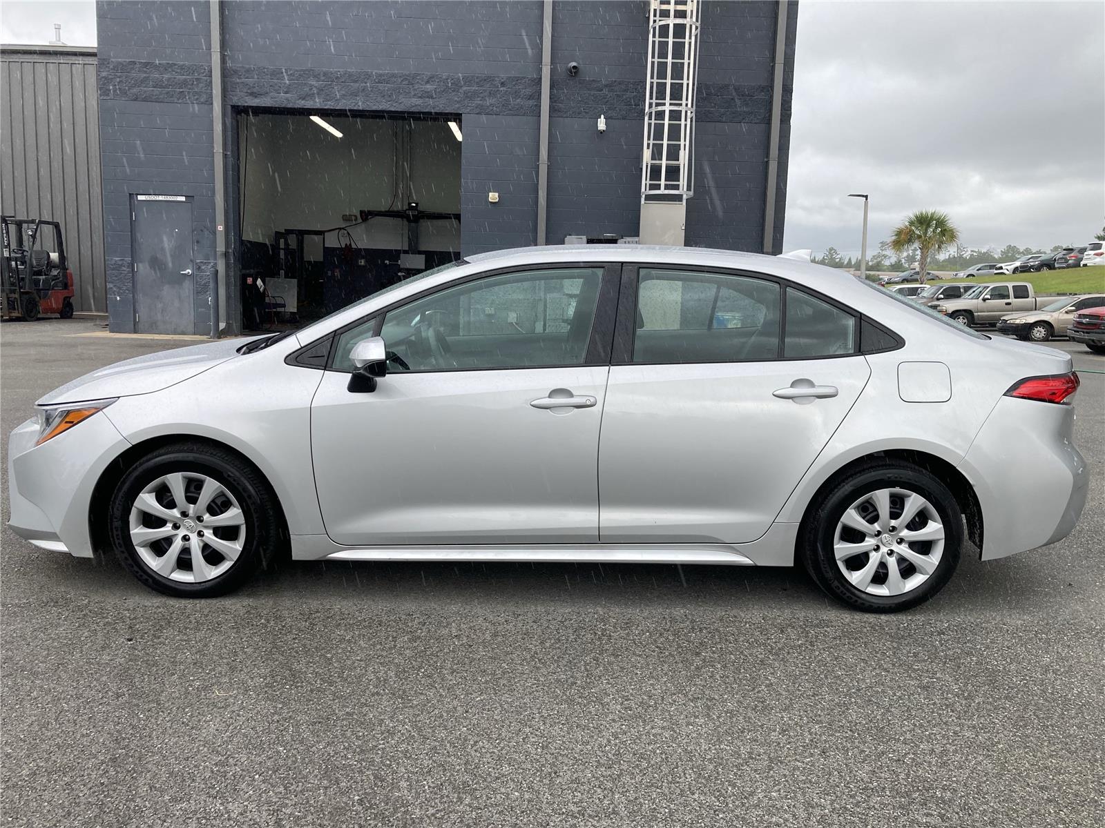 2024 Toyota Corolla LE photo 4
