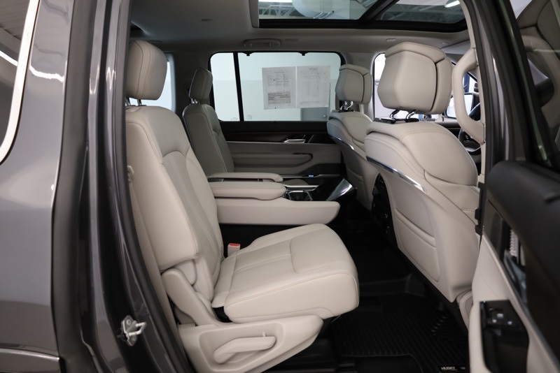 2022 Jeep Grand Wagoneer I photo 34