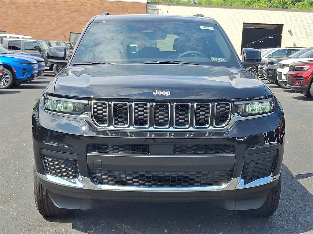 2025 Jeep Grand Cherokee Laredo X photo 2