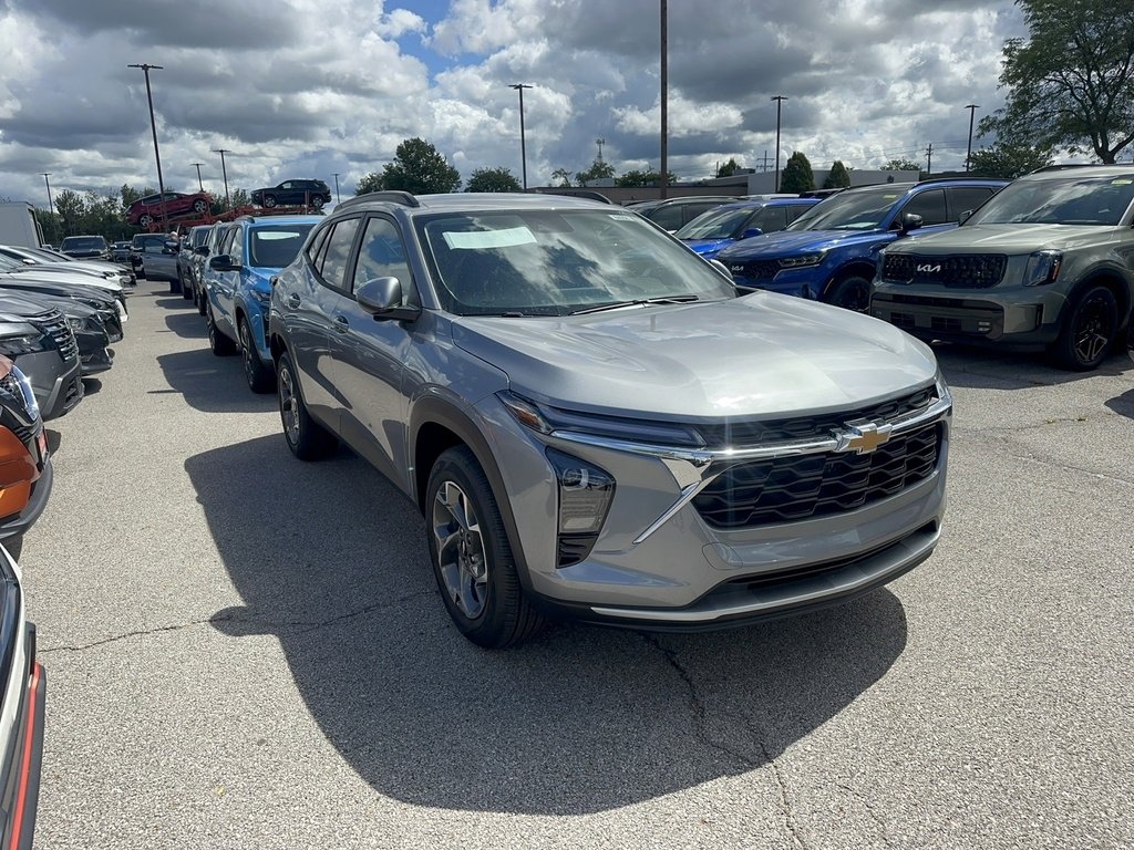 2025 Chevrolet Trax LT photo 3