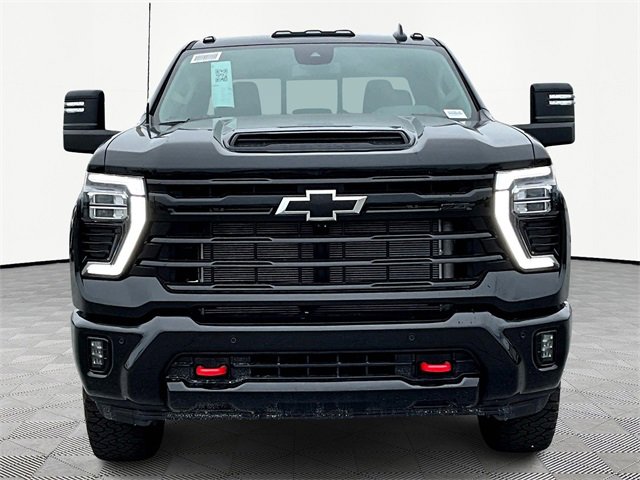 2025 Chevrolet Silverado 2500HD LT photo 2