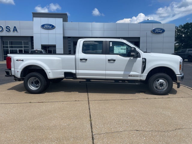2025 Ford F-350 photo 2
