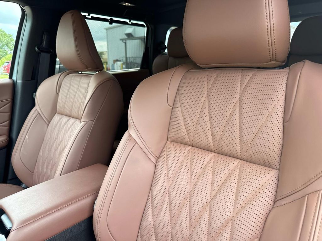 2025 Mitsubishi Outlander SEL photo 21