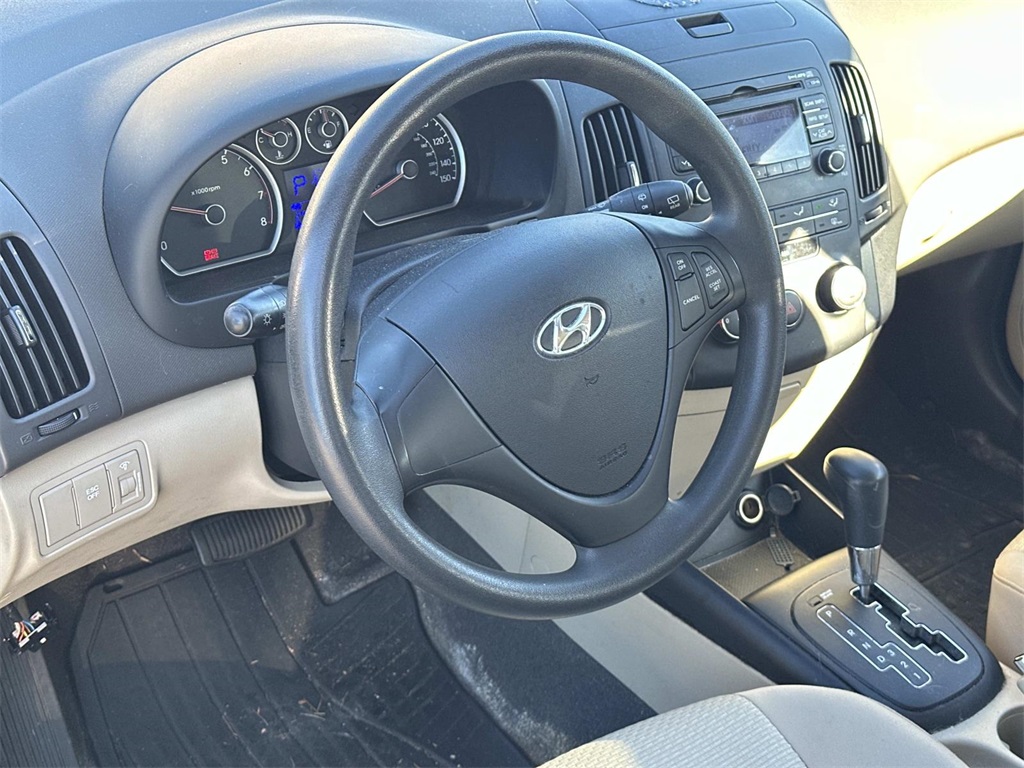 2011 Hyundai Elantra Touring GLS photo 2