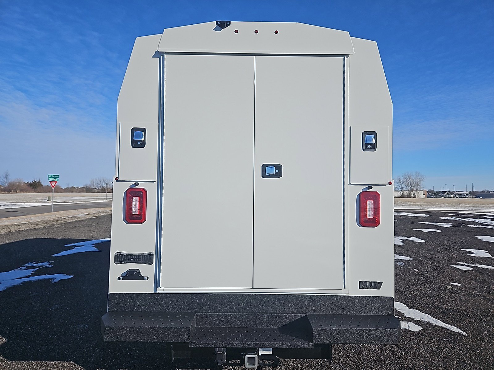 2024 Chevrolet Express Cutaway 3500 photo 2
