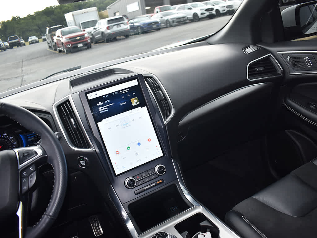 2022 Ford Edge ST photo 16
