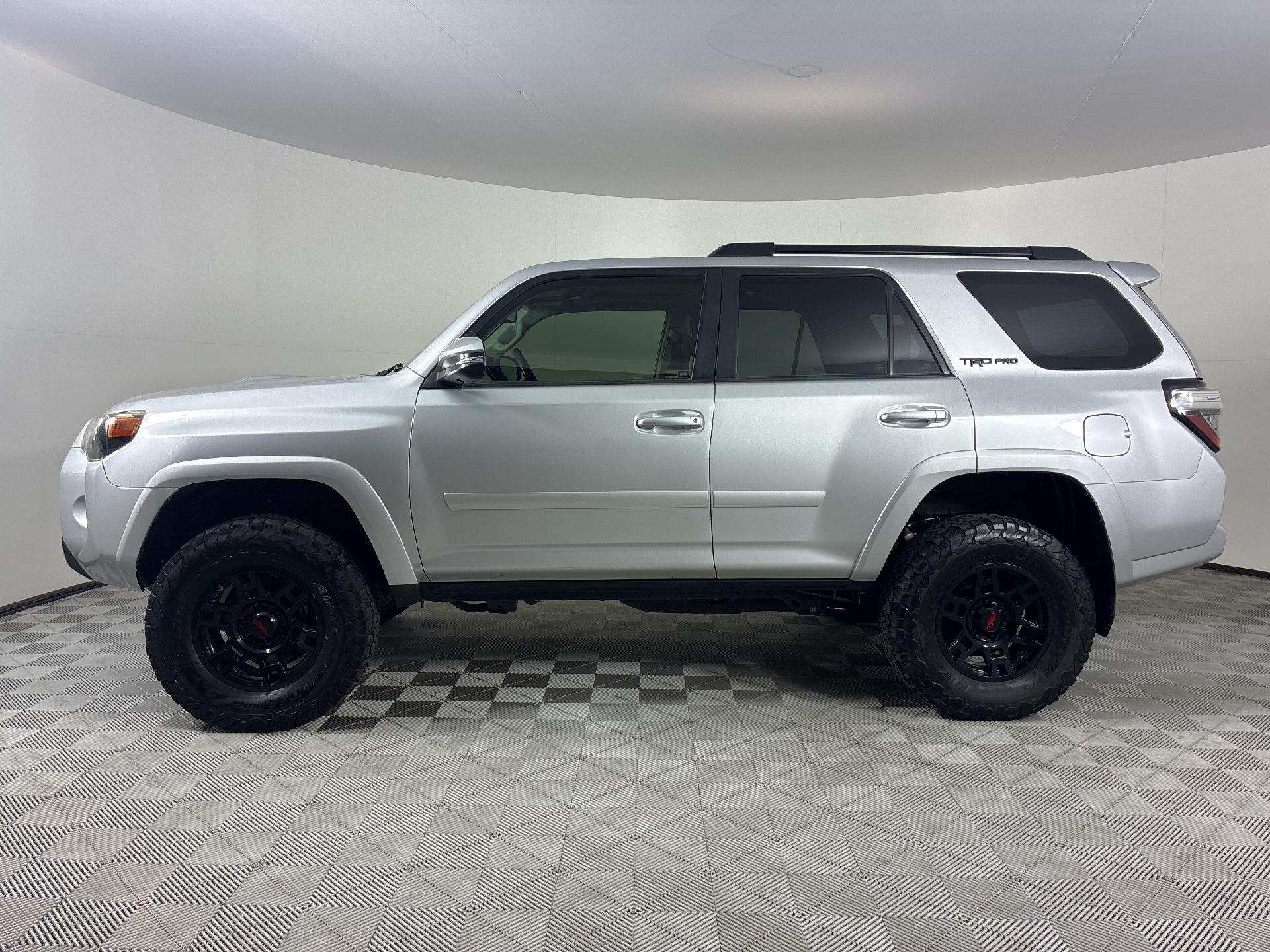 2016 Toyota 4Runner TRD Pro photo 2