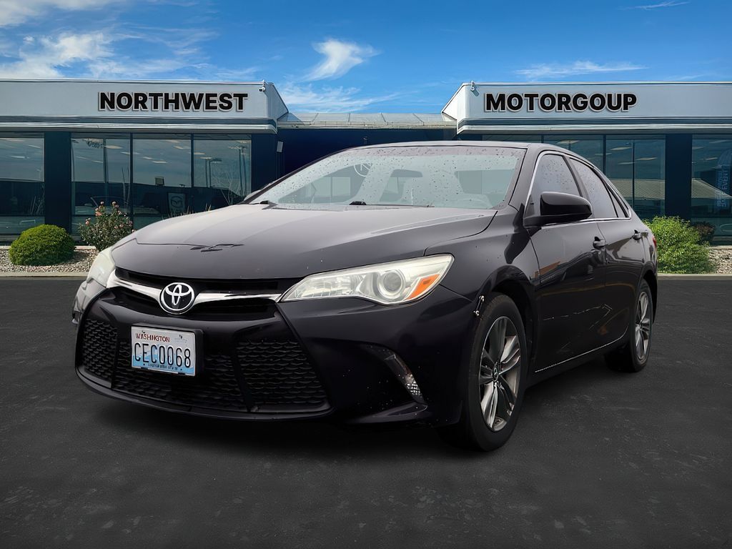 2015 Toyota Camry SE photo 2
