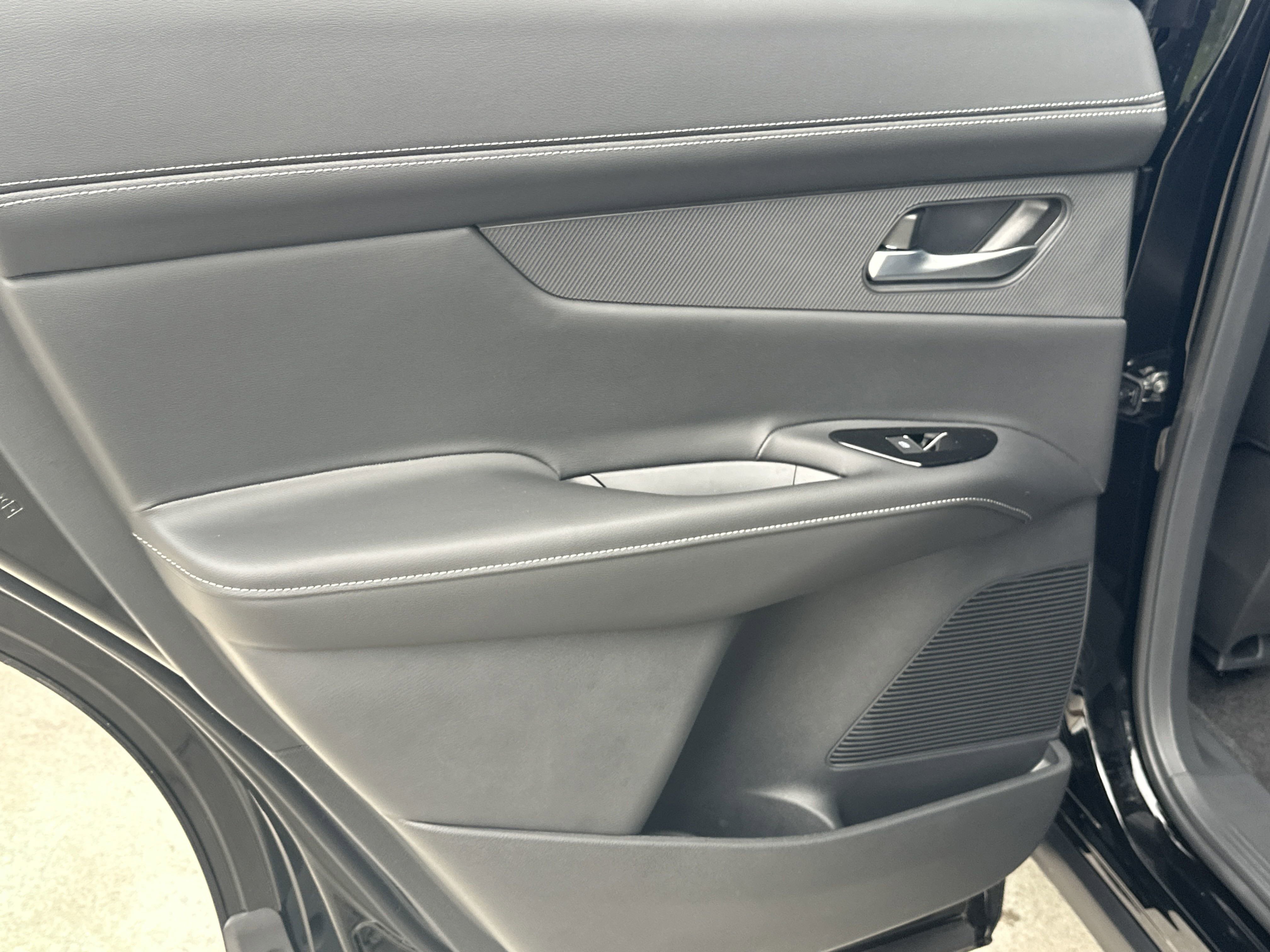 2025 Nissan Murano SL photo 13