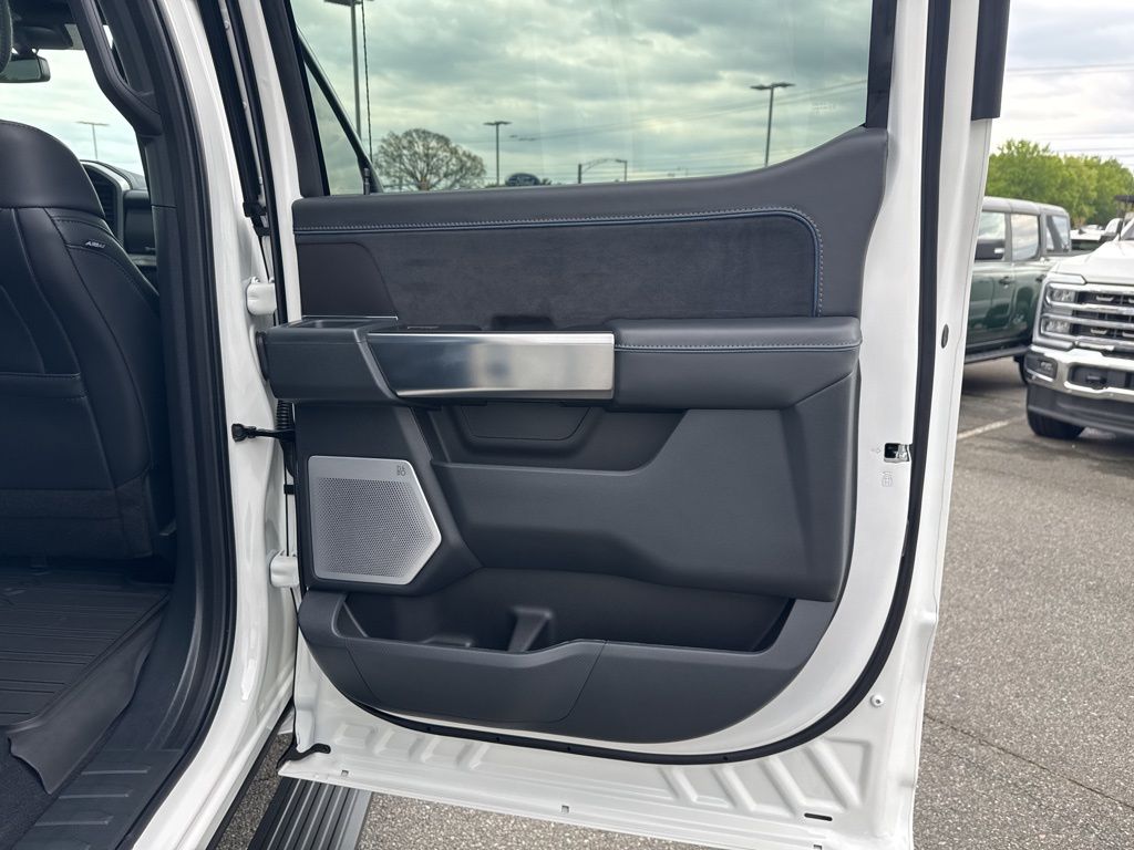 2025 Ford F-150 Platinum photo 21