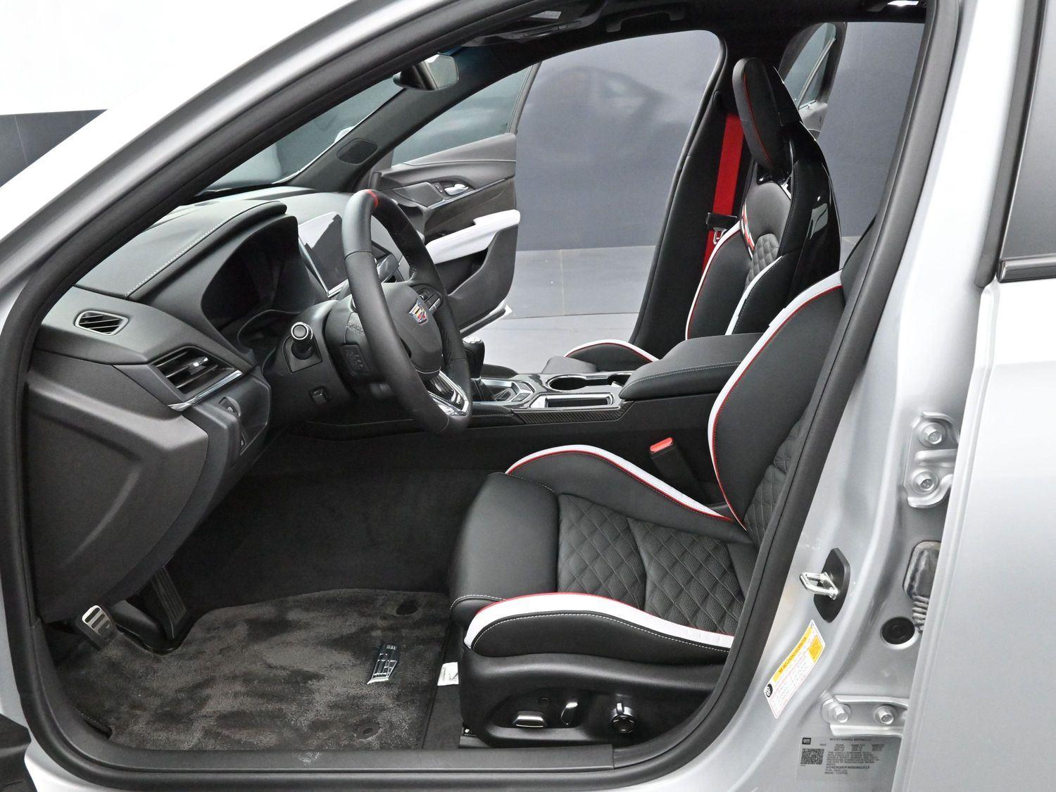 2024 Cadillac CT4 photo 13