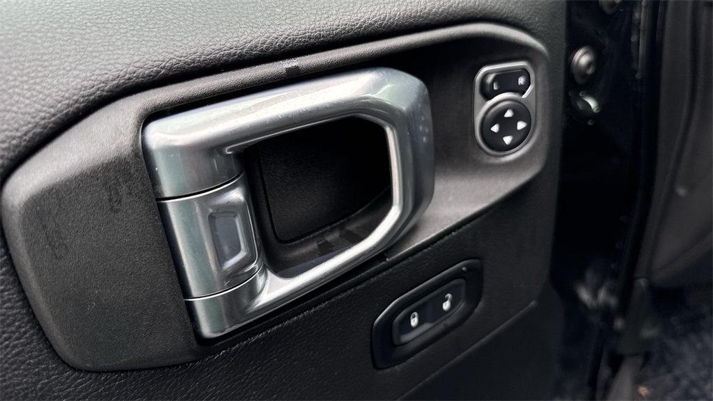 2021 Jeep Wrangler Unlimited Sahara Altitude photo 37