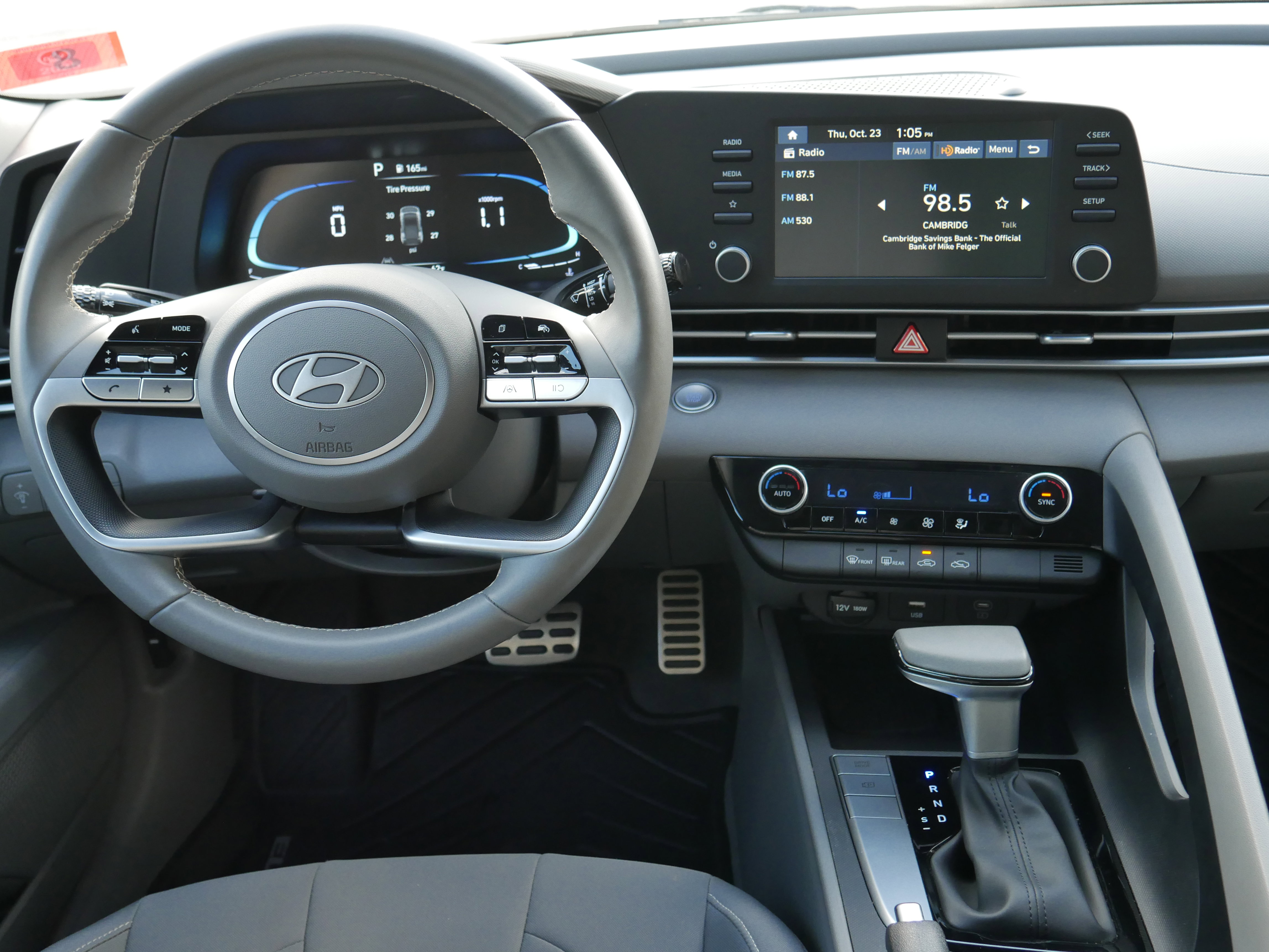 2025 Hyundai Elantra SEL Sport photo 3