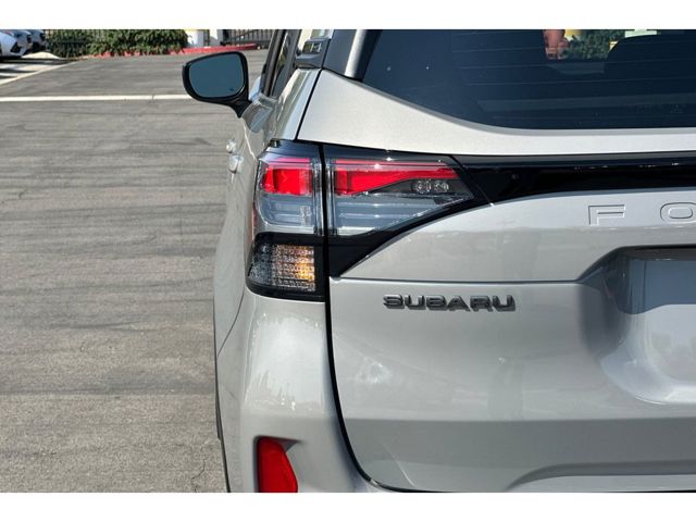2025 Subaru Forester Premium photo 23