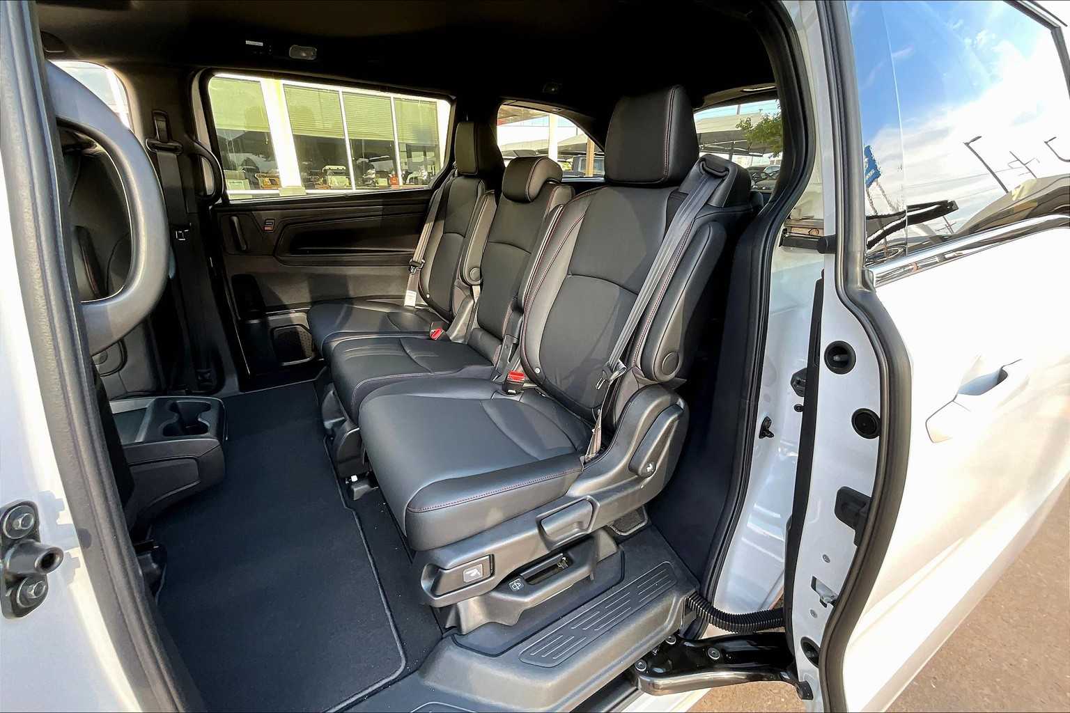 2025 Honda Odyssey photo 18