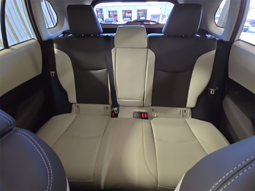 2022 Toyota Corolla Cross XLE photo 28