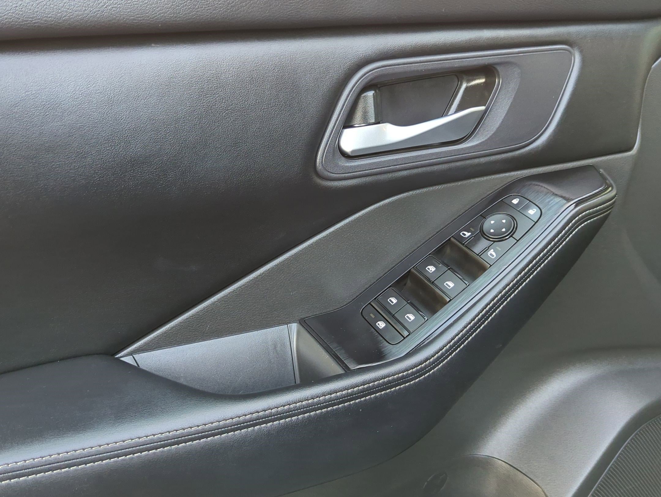 2024 Nissan Rogue SV photo 22