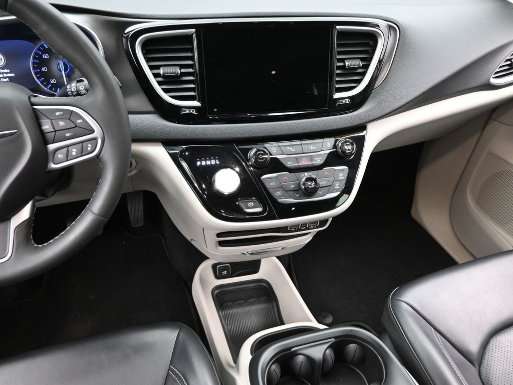 2023 Chrysler Pacifica Touring L photo 10