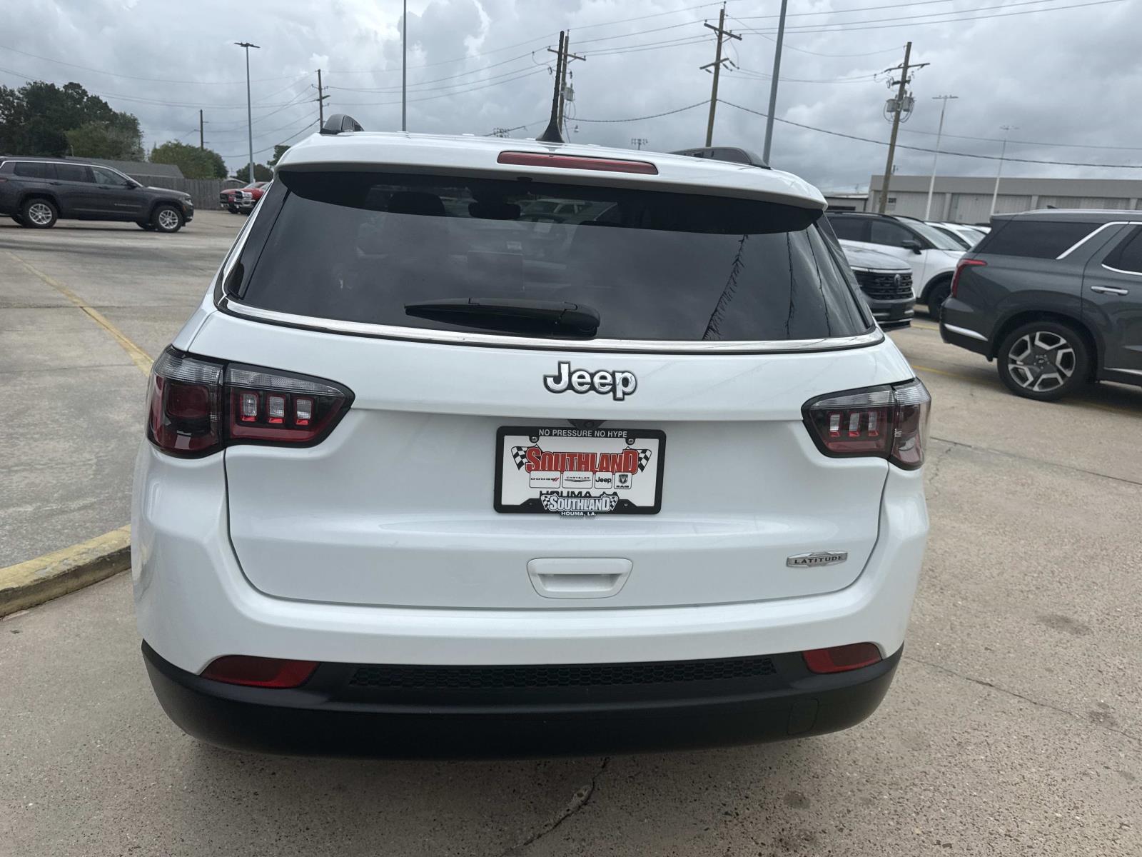 2022 Jeep Compass Latitude photo 3