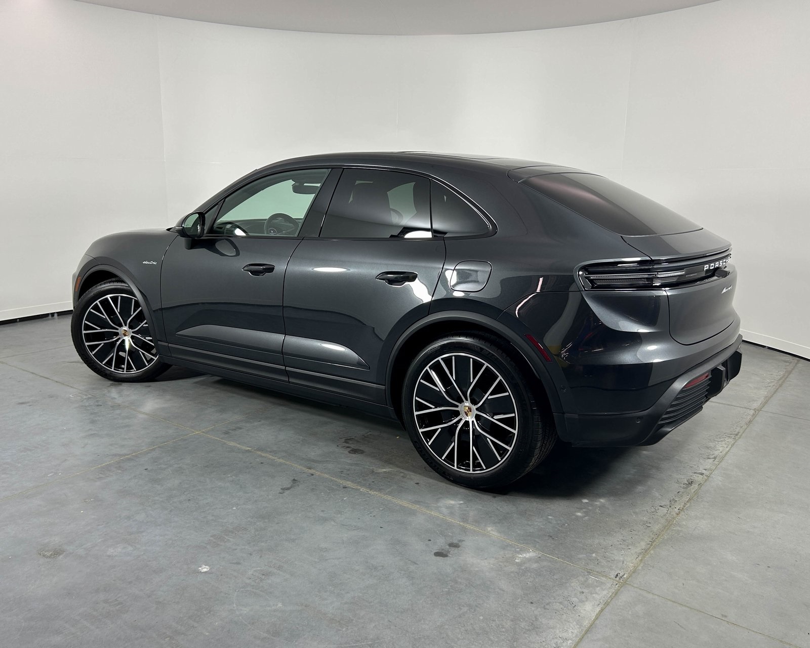 2024 Porsche Macan Electric 4 photo 3
