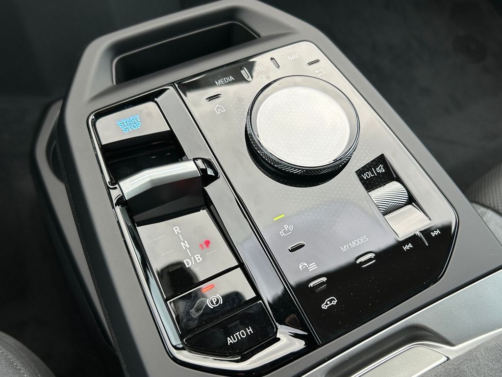 2026 Bmw iX iX M70 photo 28