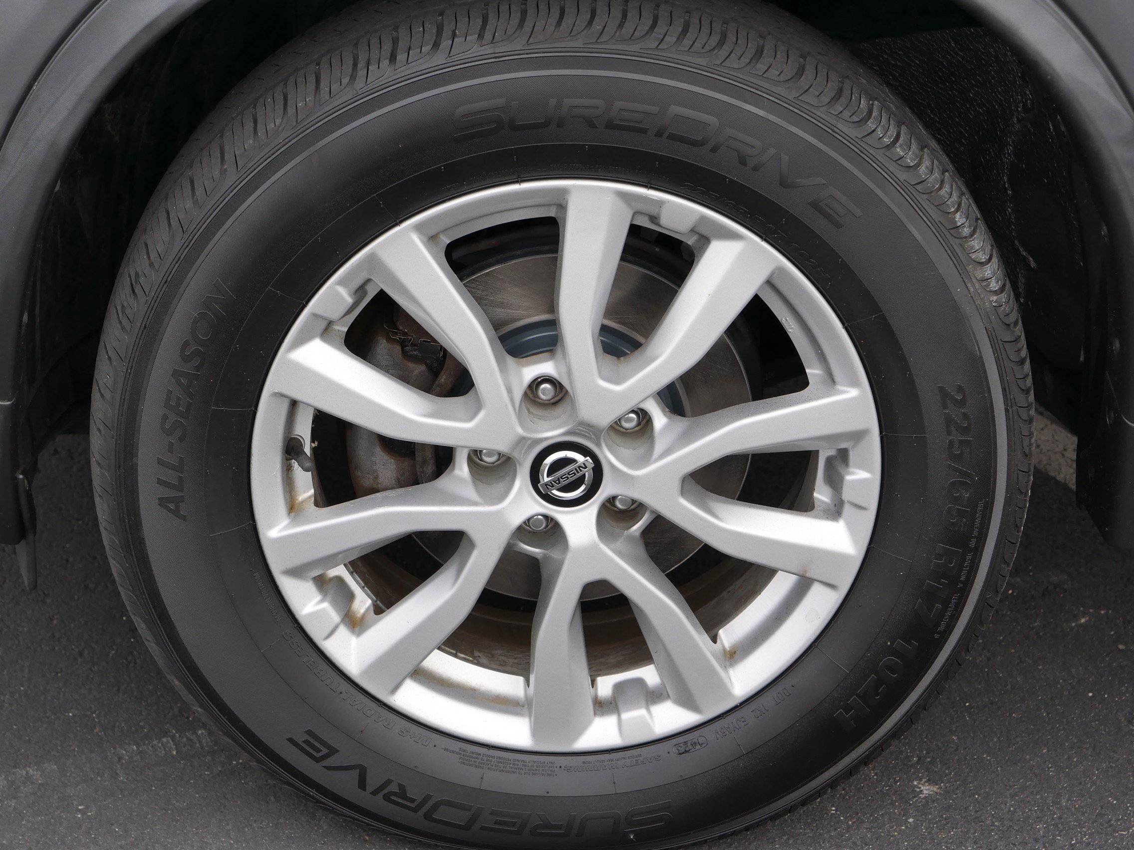 2019 Nissan Rogue SV photo 15