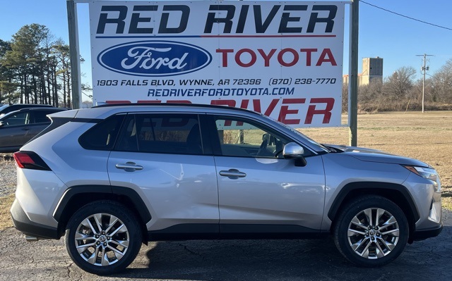 2022 Toyota RAV4 XLE Premium's photo