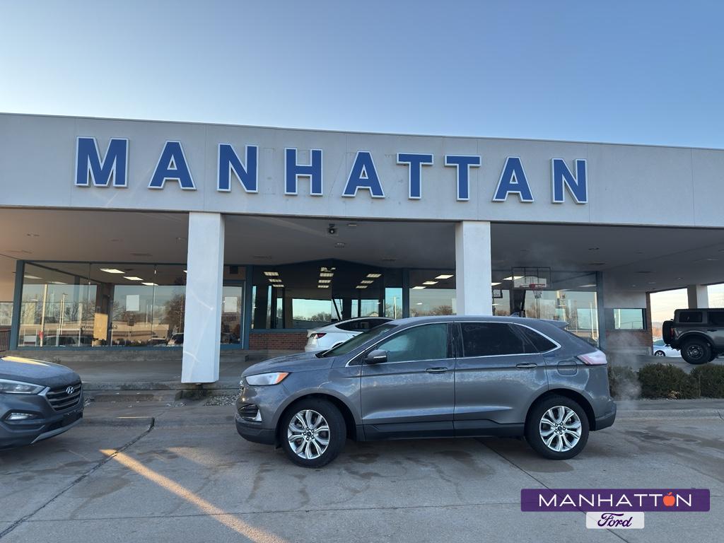 2022 Ford Edge Titanium's photo