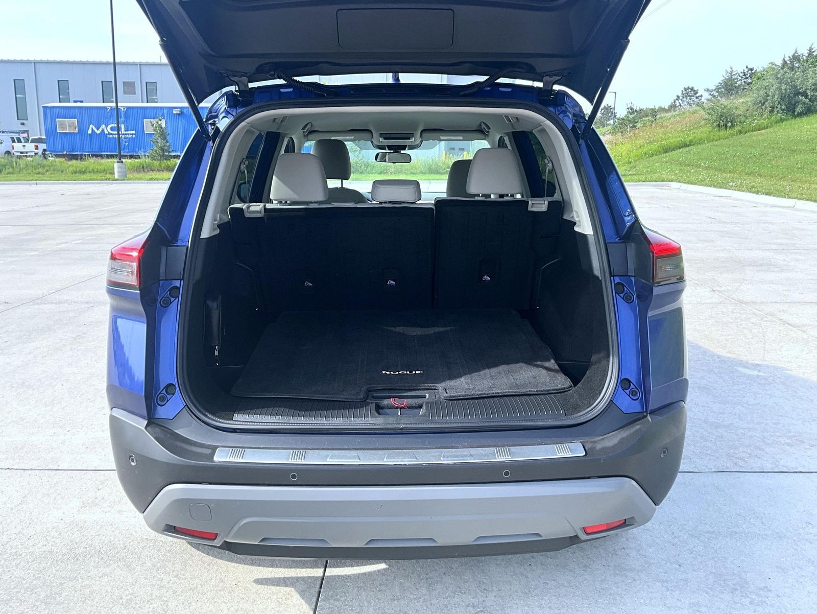 2021 Nissan Rogue SV photo 9