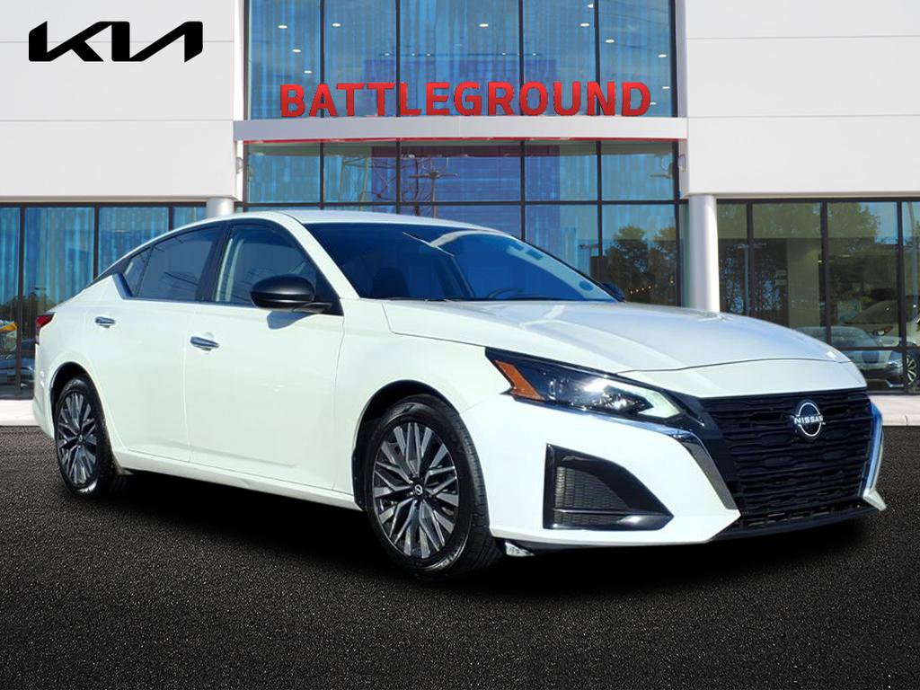 2024 Nissan Altima SV's photo