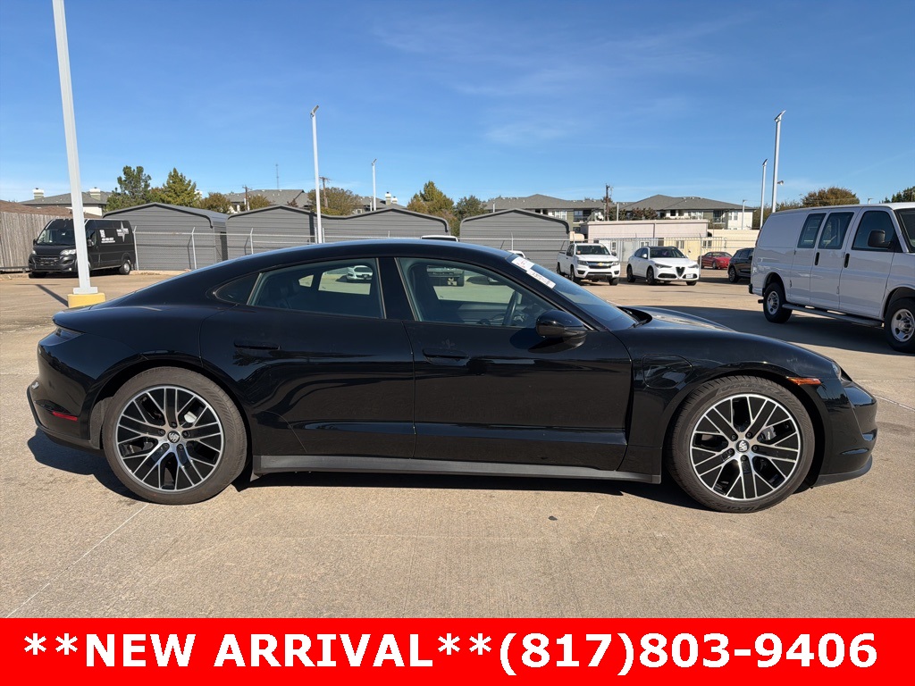 2022 Porsche Taycan Base photo 4