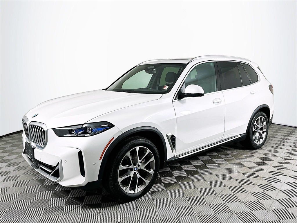 Used 2024 Mineral White Metallic BMW xDrive40i image 1