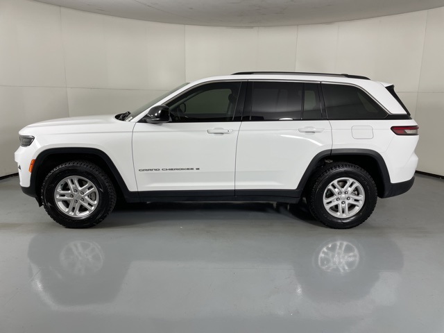 2023 Jeep Grand Cherokee Laredo photo 2