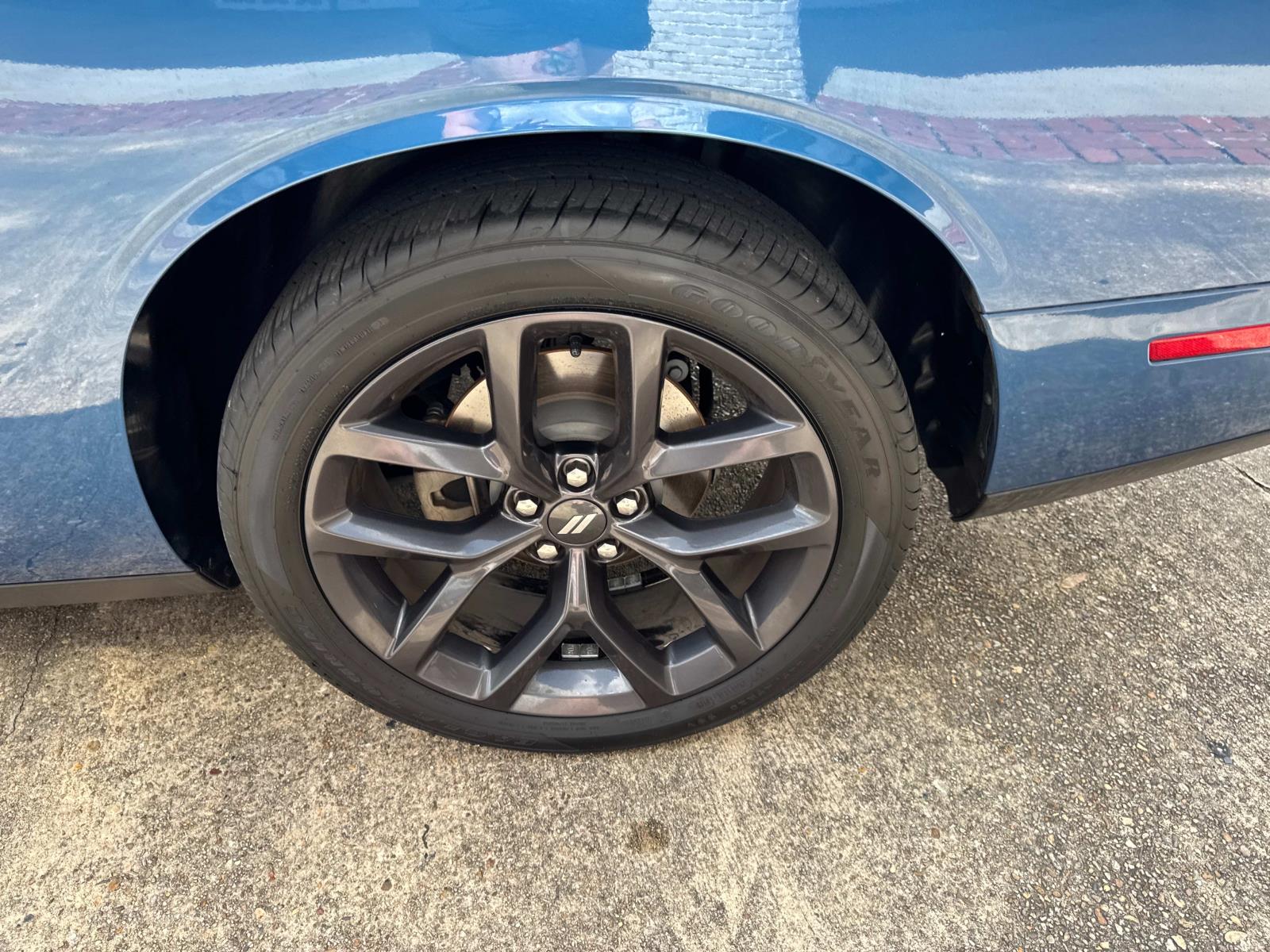 2021 Dodge Challenger SXT photo 4