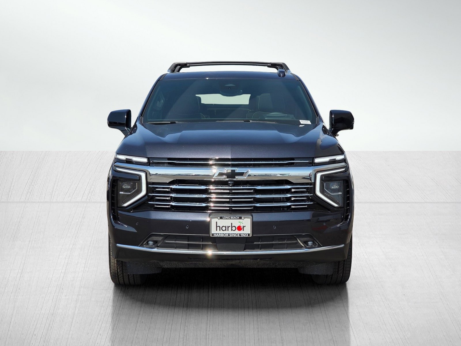 2025 Chevrolet Suburban Premier photo 2