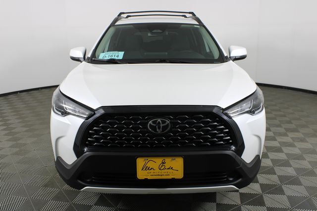 2023 Toyota Corolla Cross LE photo 2