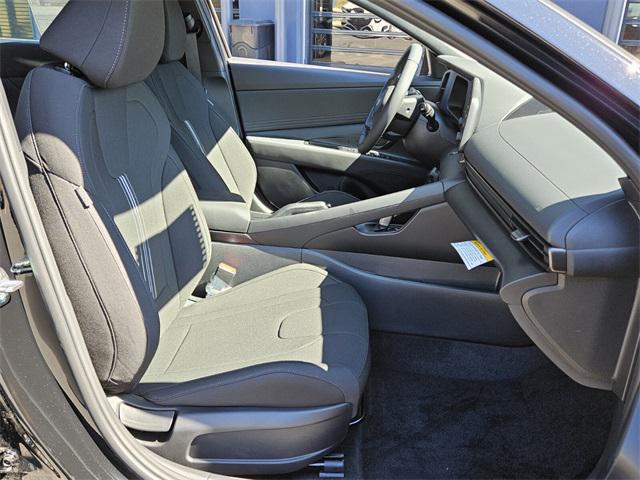 2025 Hyundai Elantra SEL Sport photo 18
