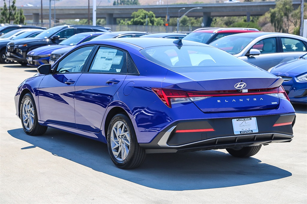 2025 Hyundai Elantra Blue SEL Sport photo 6