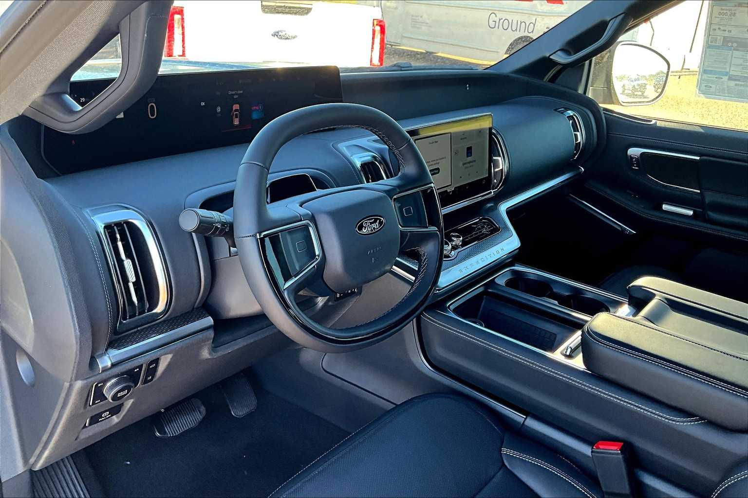 2025 Ford Expedition Platinum photo 8
