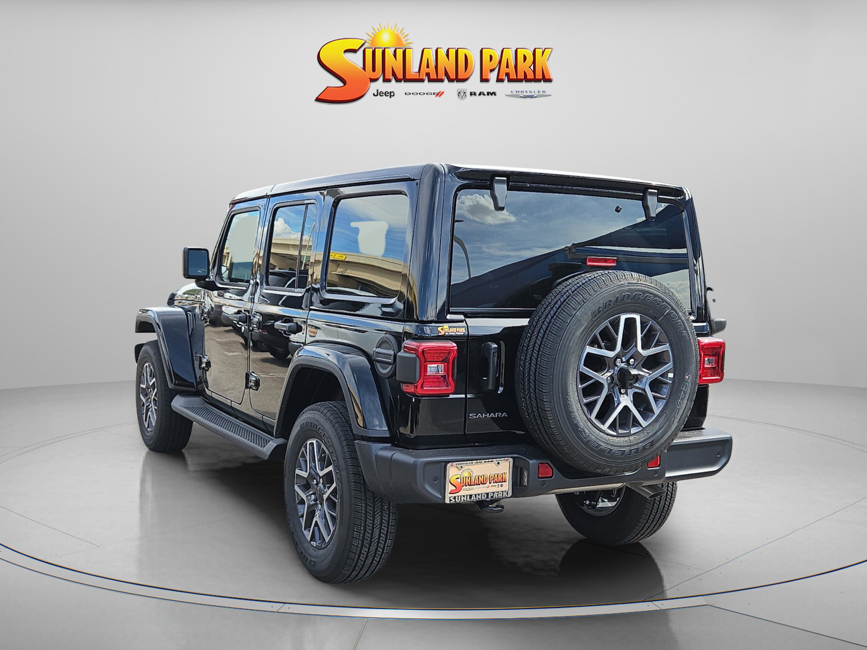 2025 Jeep Wrangler Sahara photo 3