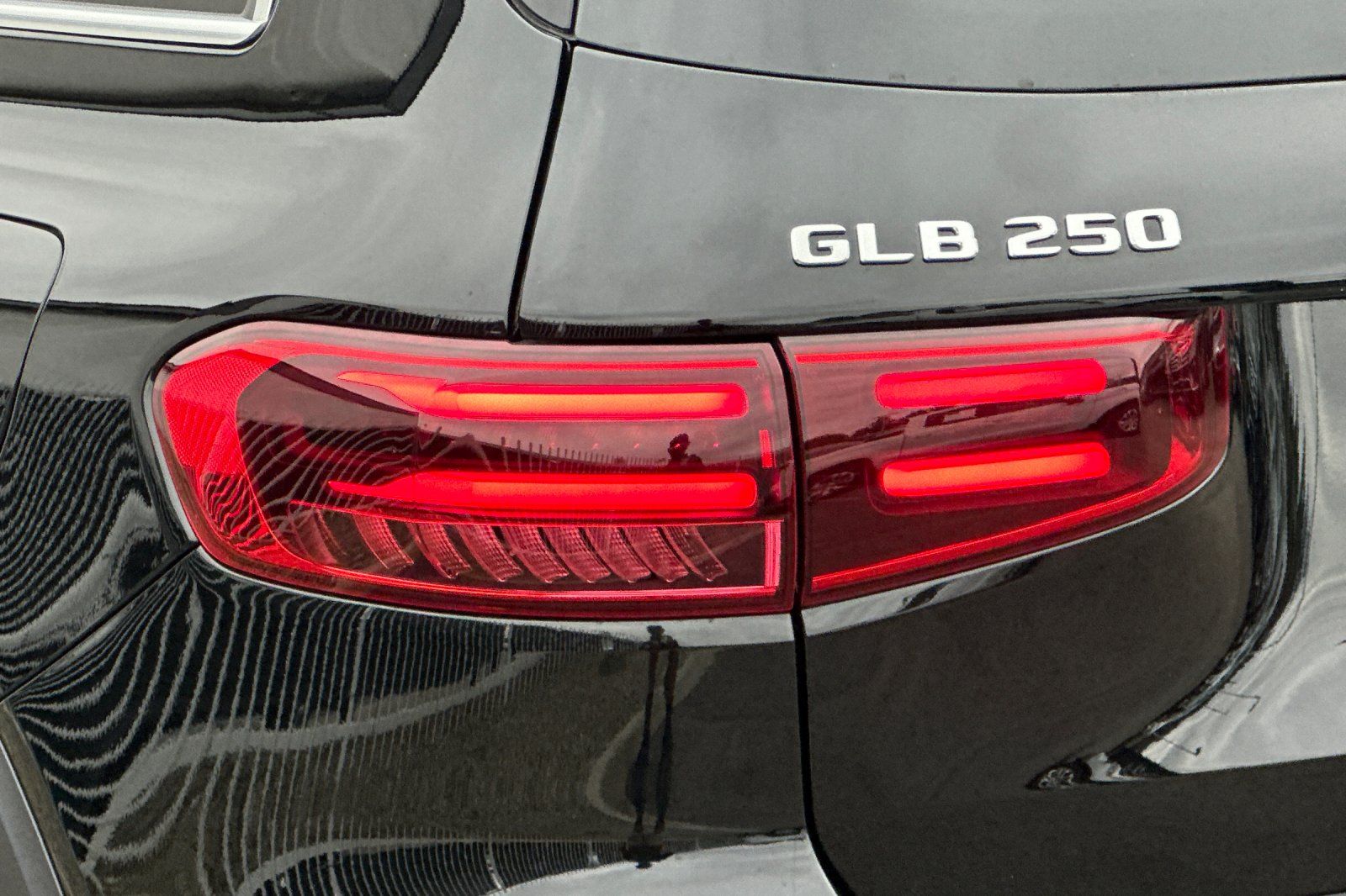 2025 Mercedes Benz GLB 250 photo 11