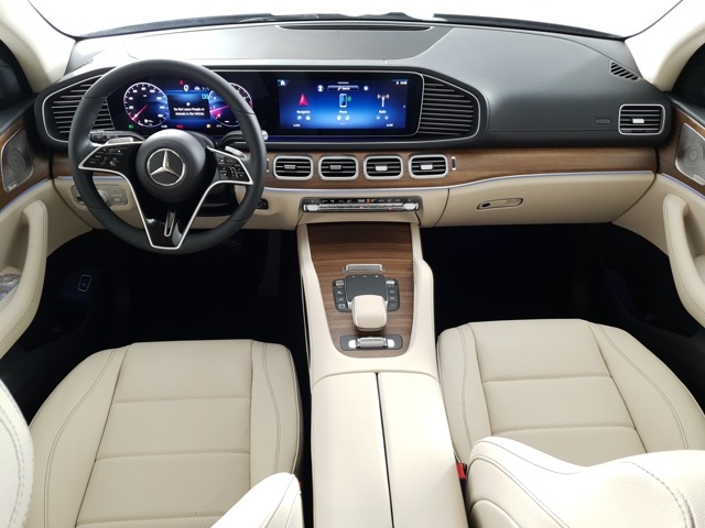 2025 Mercedes Benz GLS 450 4MATIC photo 11
