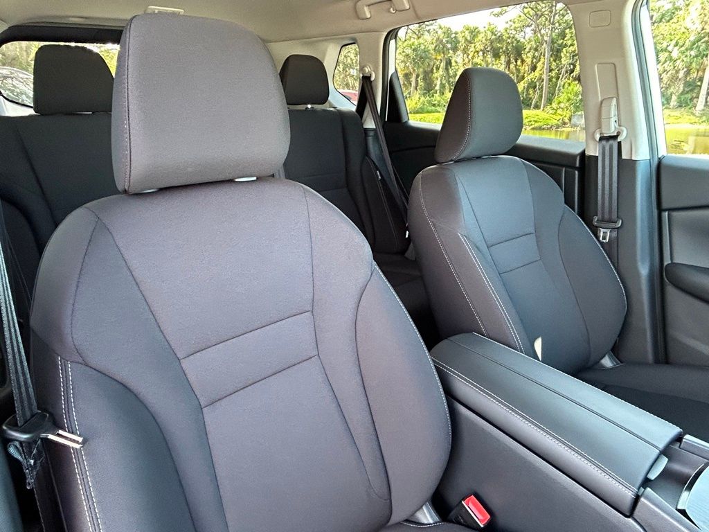 2025 Nissan Rogue S photo 21