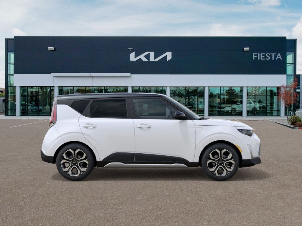 2025 Kia Soul EX photo 3
