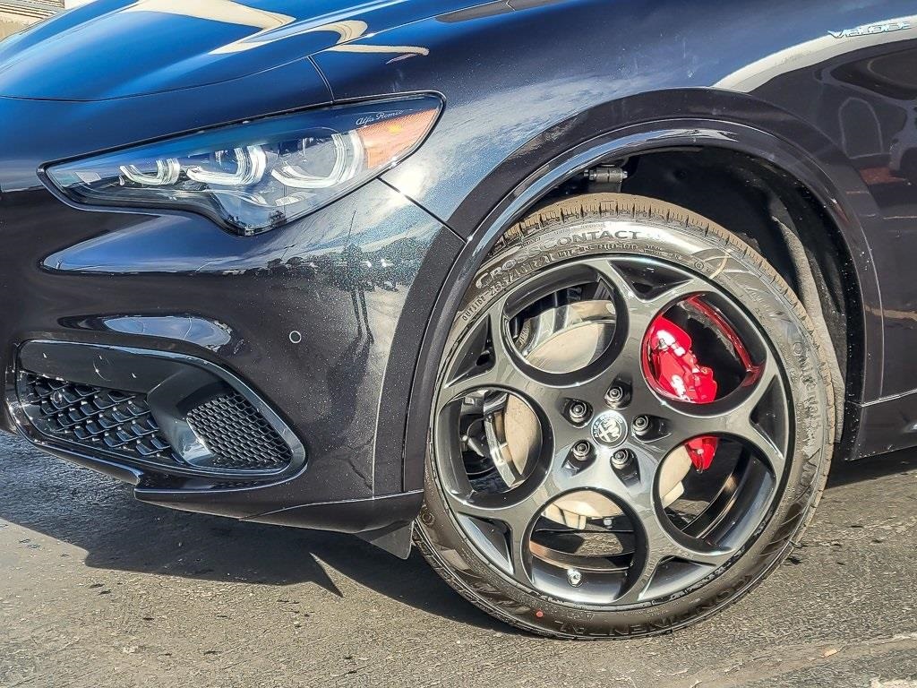 2025 Alfa Romeo Stelvio Base photo 3