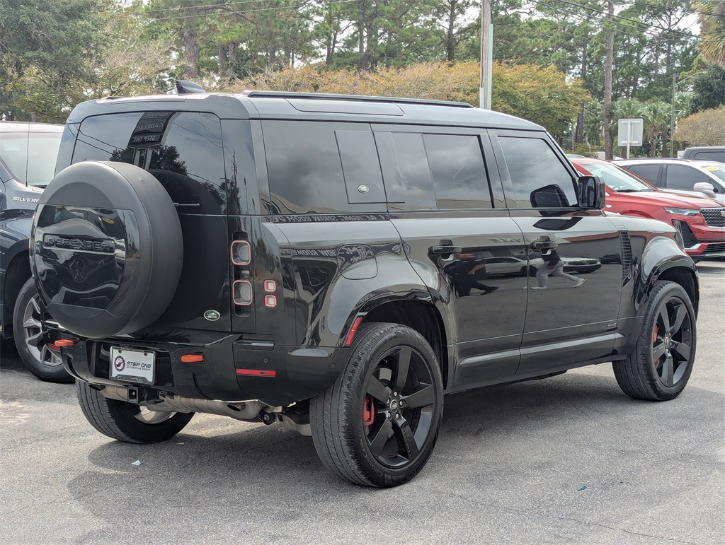 2023 Land Rover Defender 110 photo 4