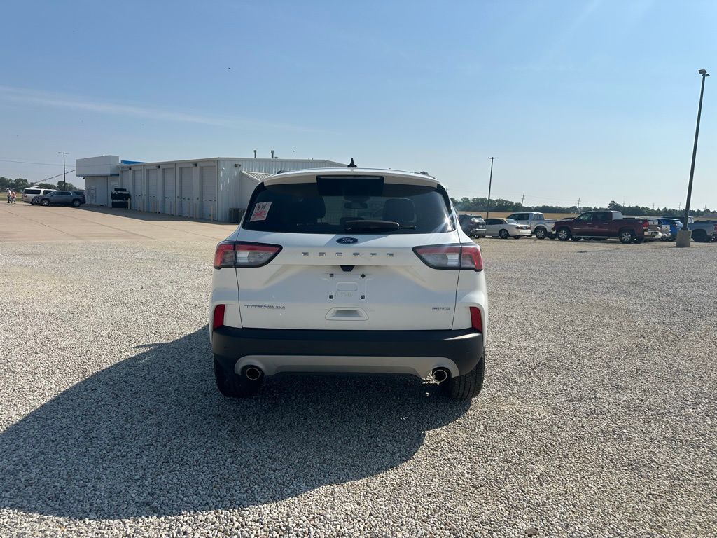 2022 Ford Escape Titanium photo 4