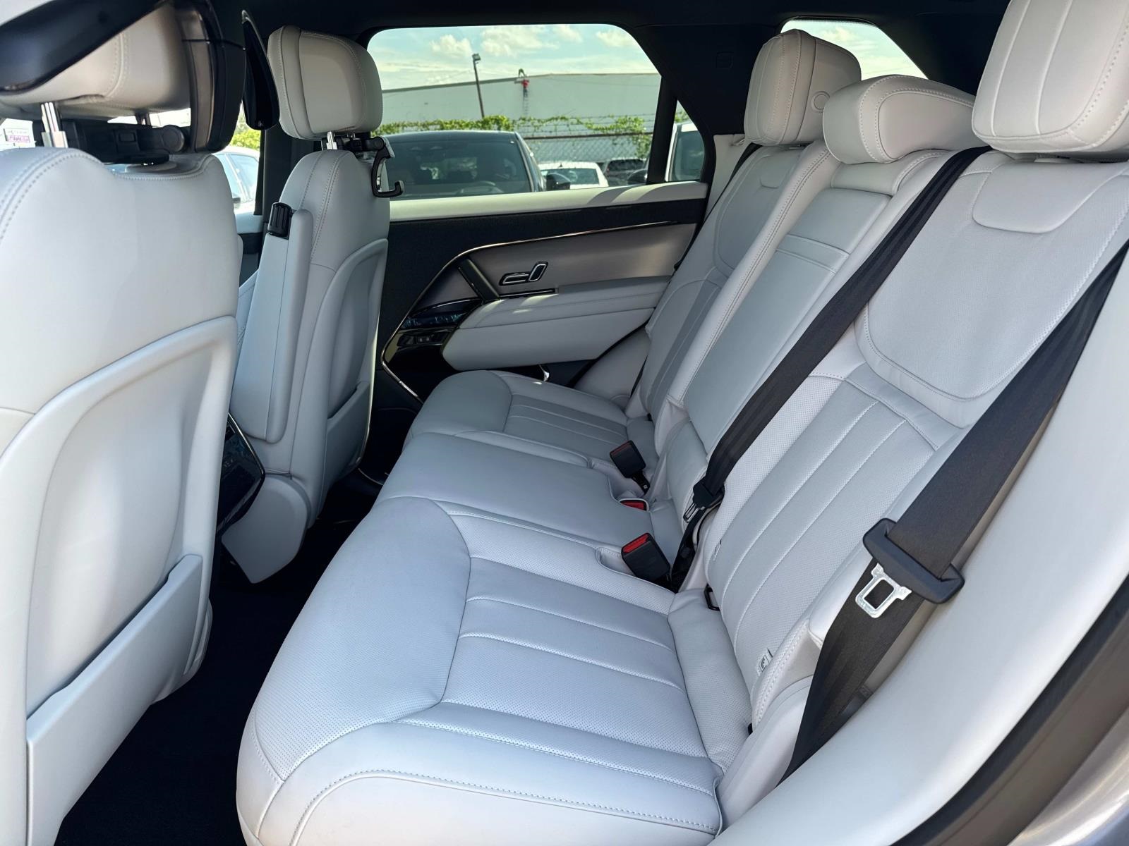 2025 Land Rover Range Rover Sport SE photo 6