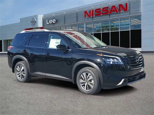 2025 Nissan Pathfinder SL's photo